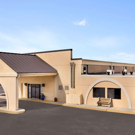 Отель Super 8 By Wyndham Chambersburg I-81 Экстерьер фото