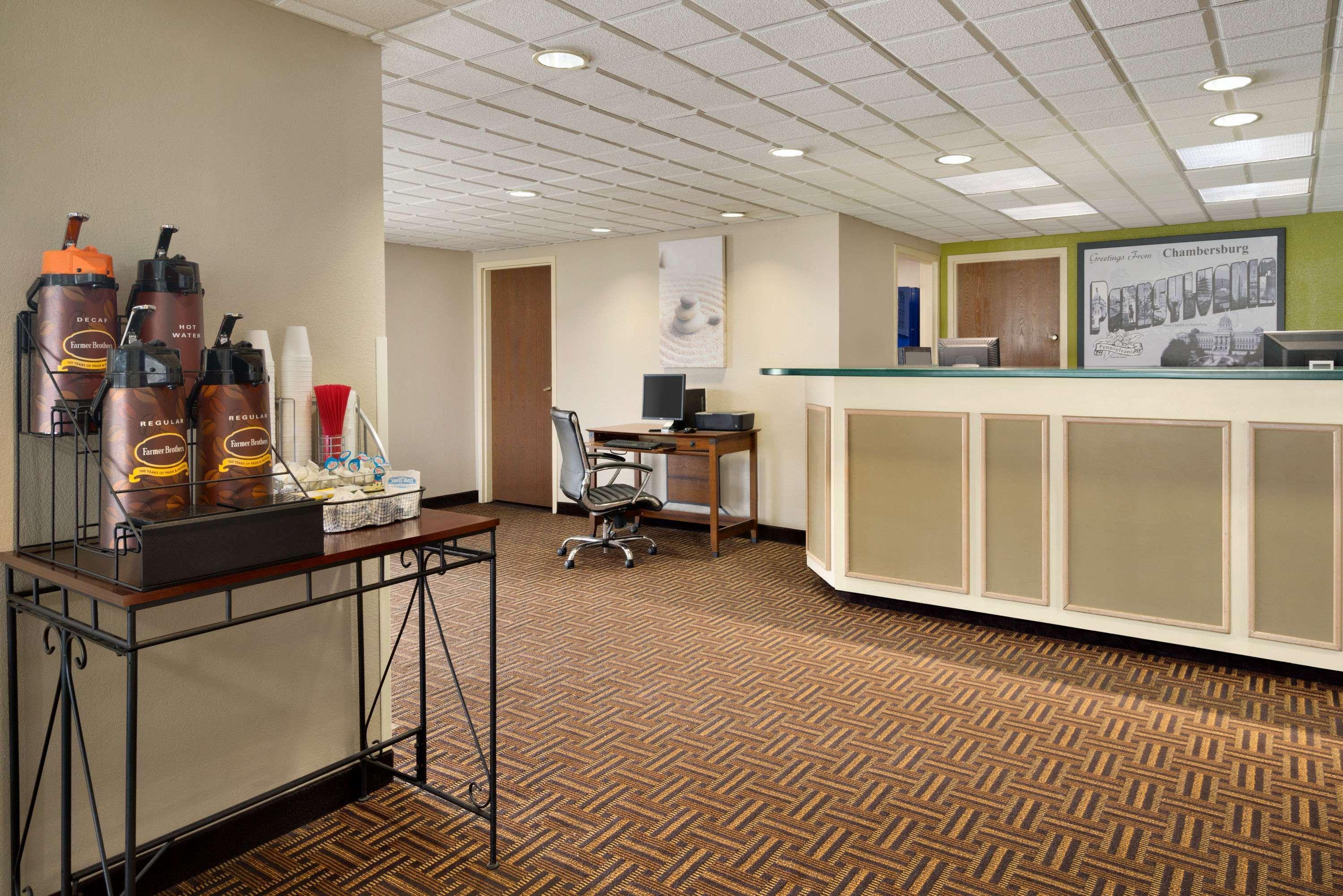 Отель Super 8 By Wyndham Chambersburg I-81 Экстерьер фото