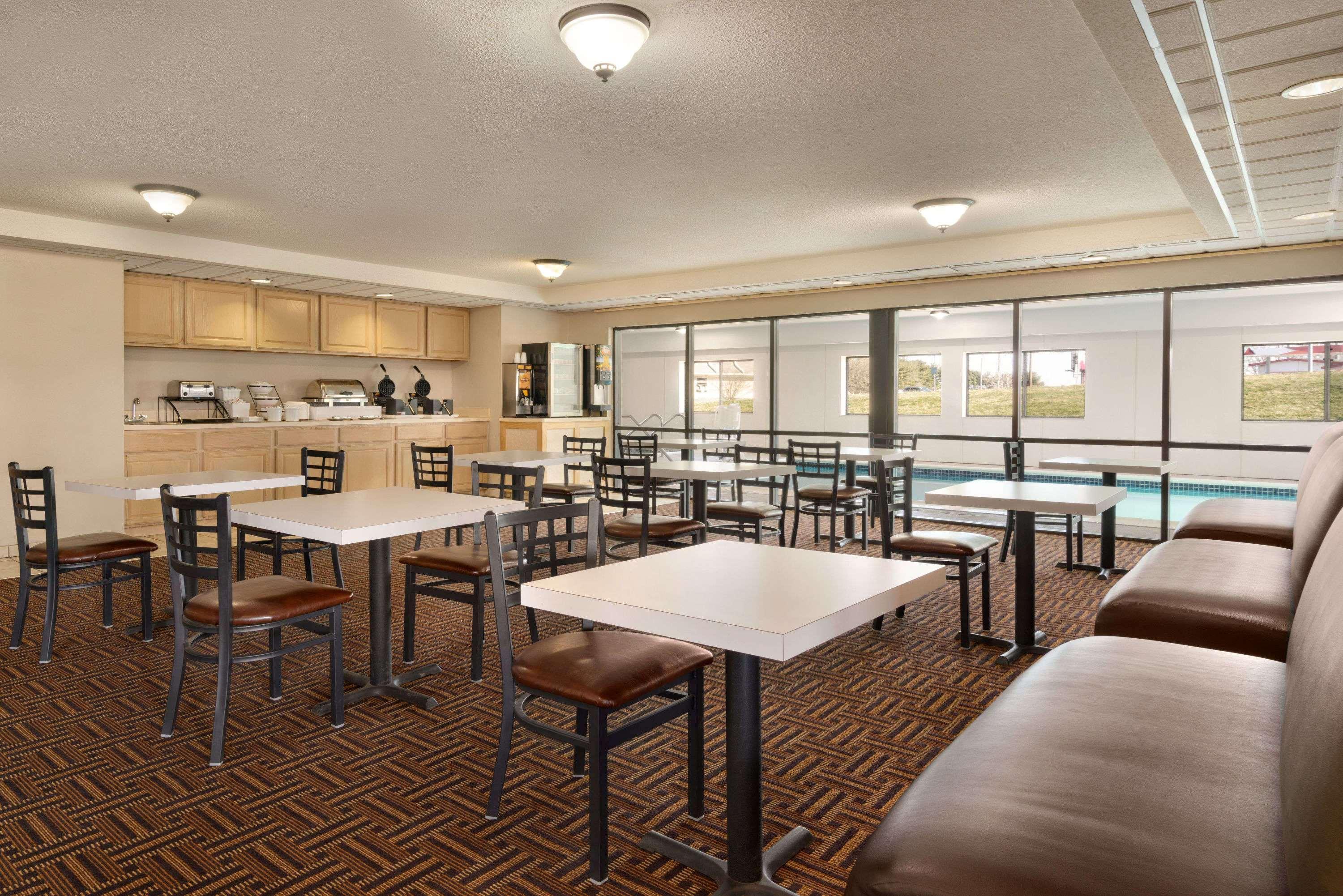 Отель Super 8 By Wyndham Chambersburg I-81 Экстерьер фото