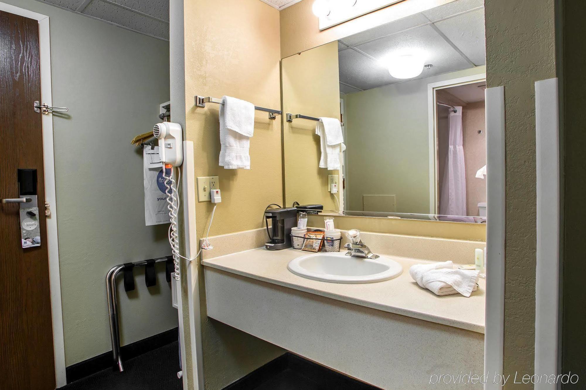 Отель Super 8 By Wyndham Chambersburg I-81 Экстерьер фото