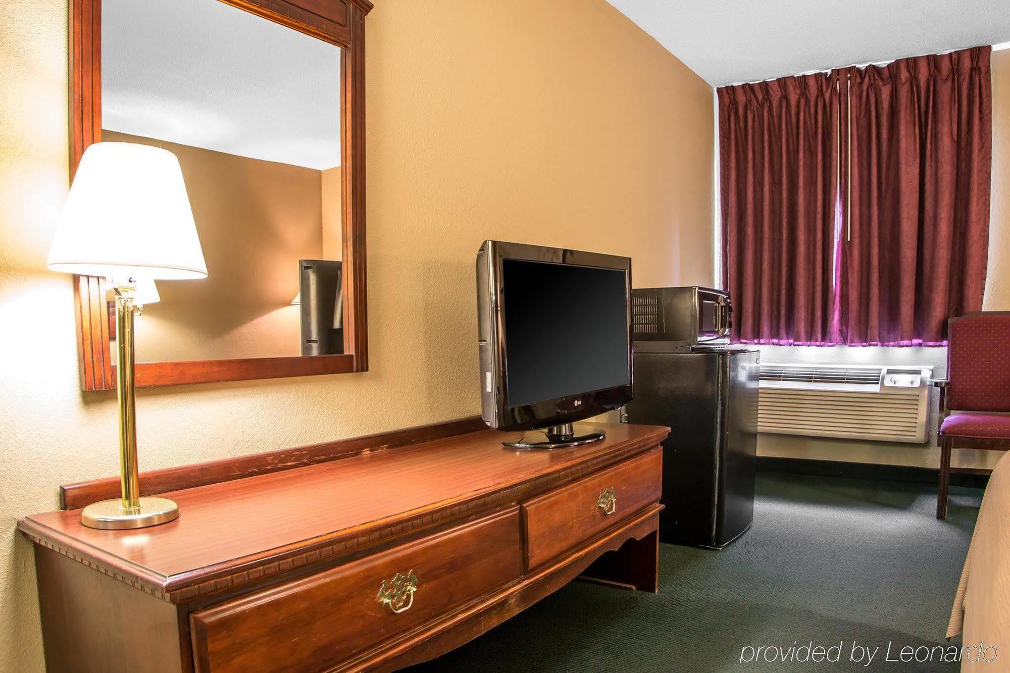 Отель Super 8 By Wyndham Chambersburg I-81 Экстерьер фото