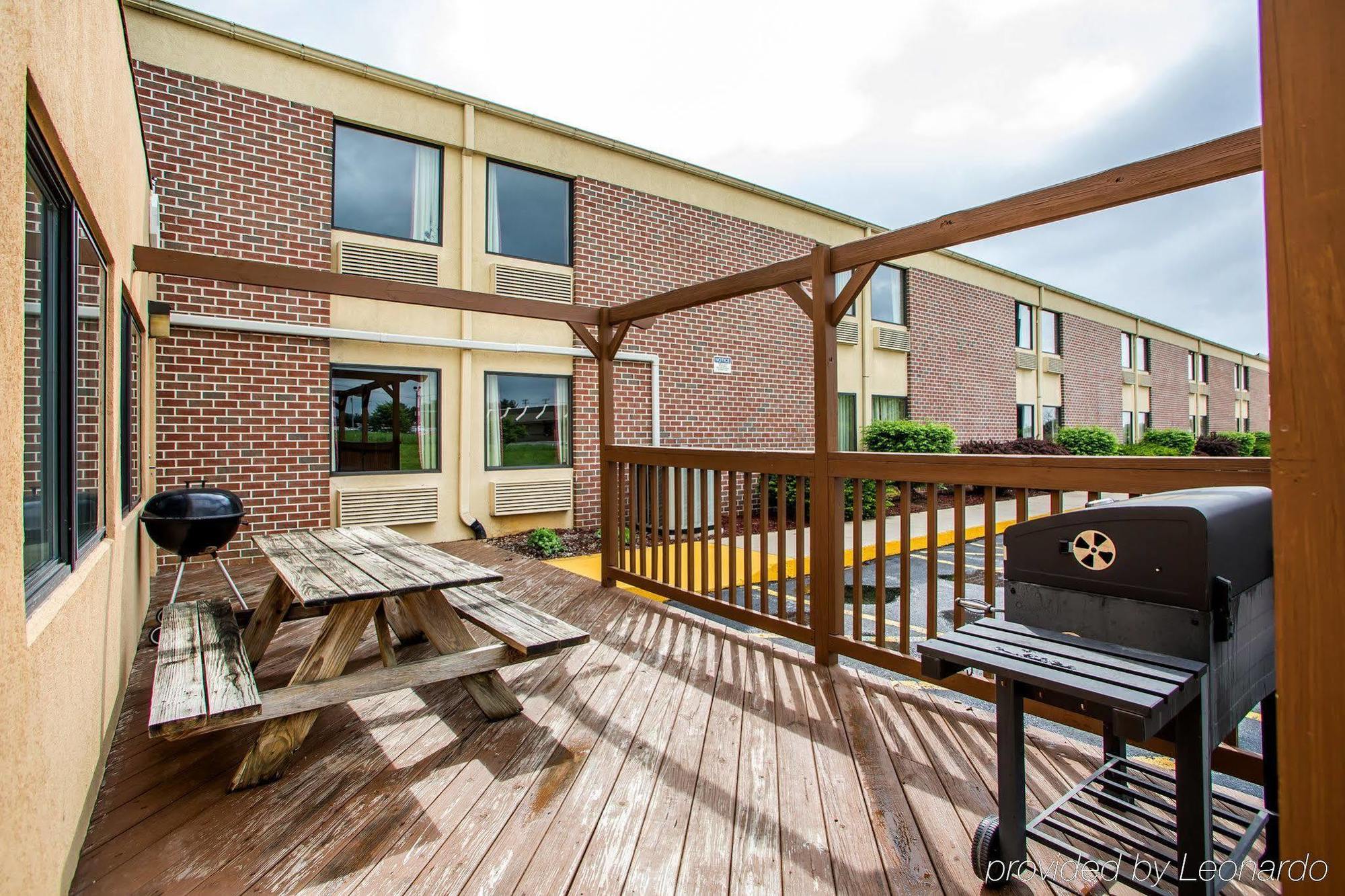 Отель Super 8 By Wyndham Chambersburg I-81 Экстерьер фото