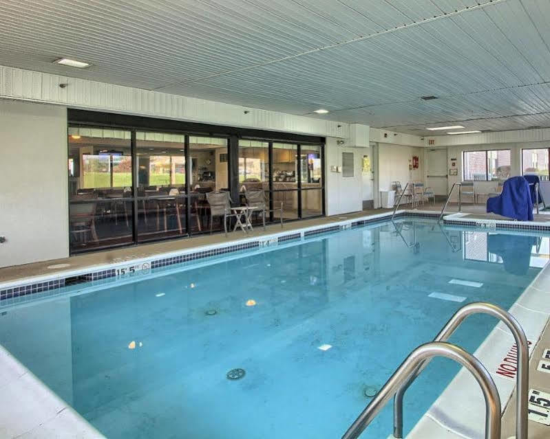 Отель Super 8 By Wyndham Chambersburg I-81 Экстерьер фото